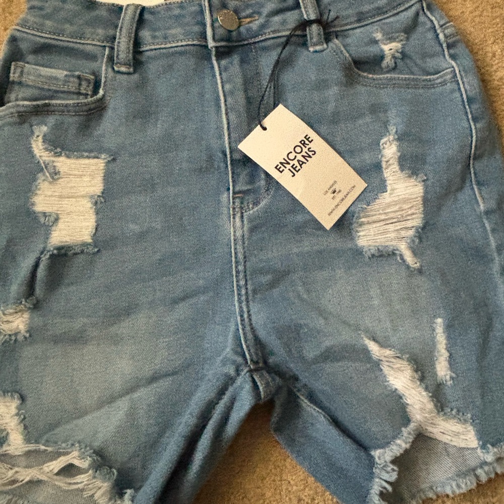 💜💜 Brand new Encore high rise Jean shorts. Size small.